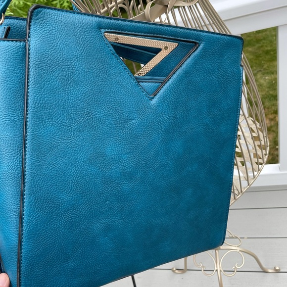 Gorgeous, deep blue tote with gold hardware - Picture 5 of 6